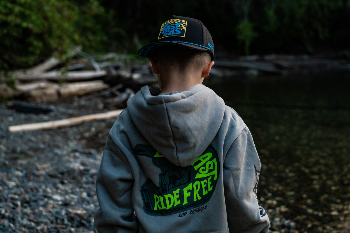 HOODIES & CREWS